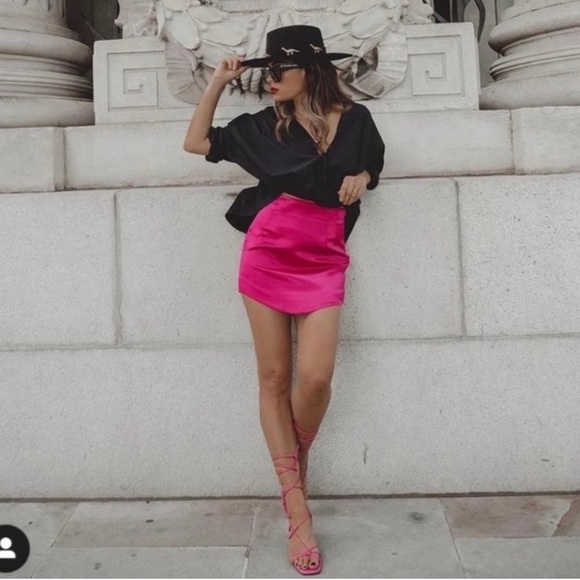 ✨ ZARA PINK SATIN EFFECT MINI SKIRT ✨ - Picture 4 of 16